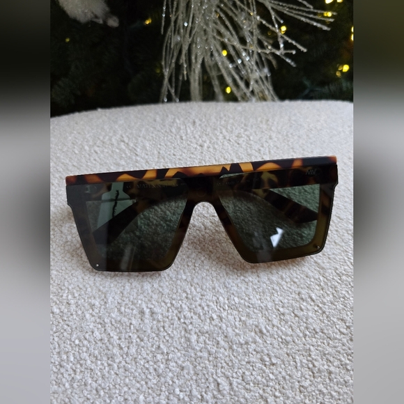NWT! Matt & Nat, Lyn Square Sunglasses Brown Tortoise/Green Tonal Lens - Picture 3 of 7